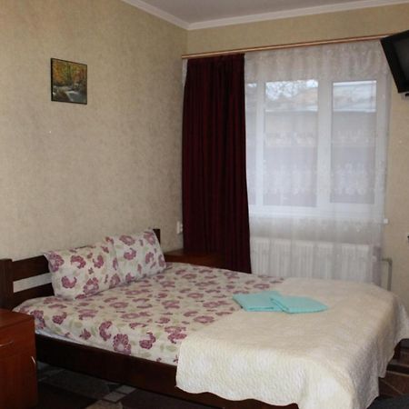 Kak V Gostinice Hadiach Exterior foto