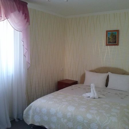 Kak V Gostinice Hadiach Exterior foto