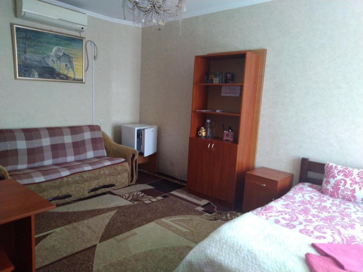 Kak V Gostinice Hadiach Exterior foto