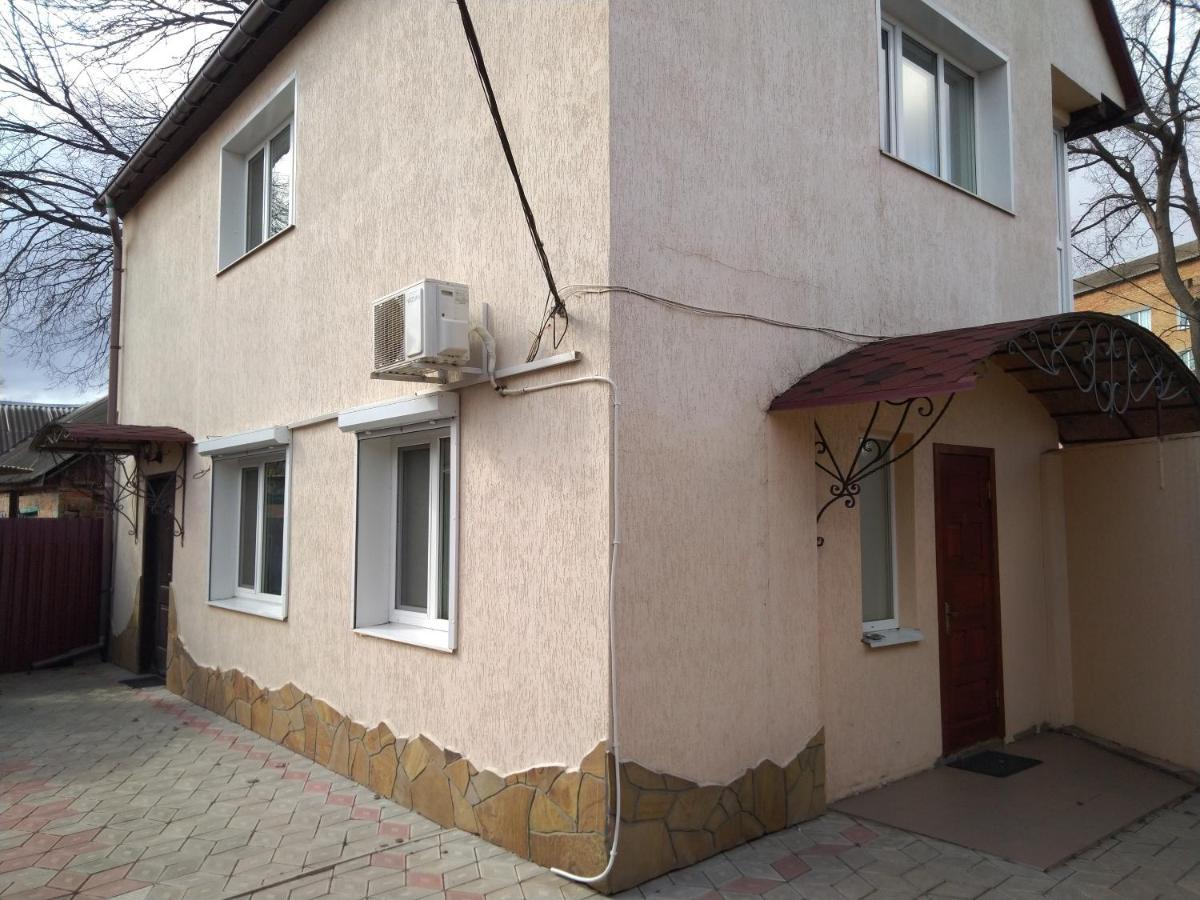 Kak V Gostinice Hadiach Exterior foto